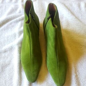 Unisa Vintage Vibrant Green Ankle Suede Sz. 10B Booties‎